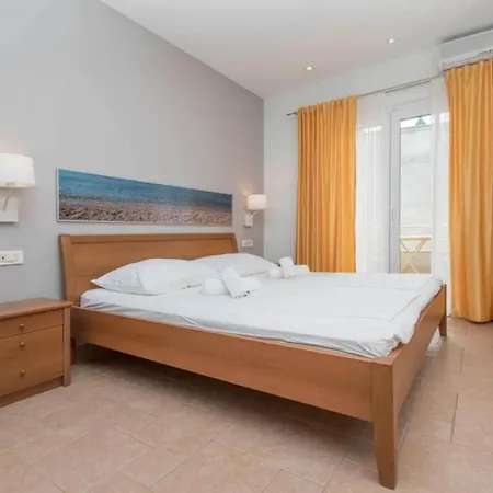 Antonio - With Balcony 2 1 - 5 Tučepi